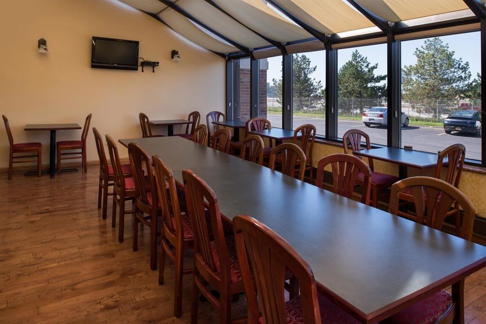 Ramada Plaza Rochester Airport المظهر الخارجي الصورة