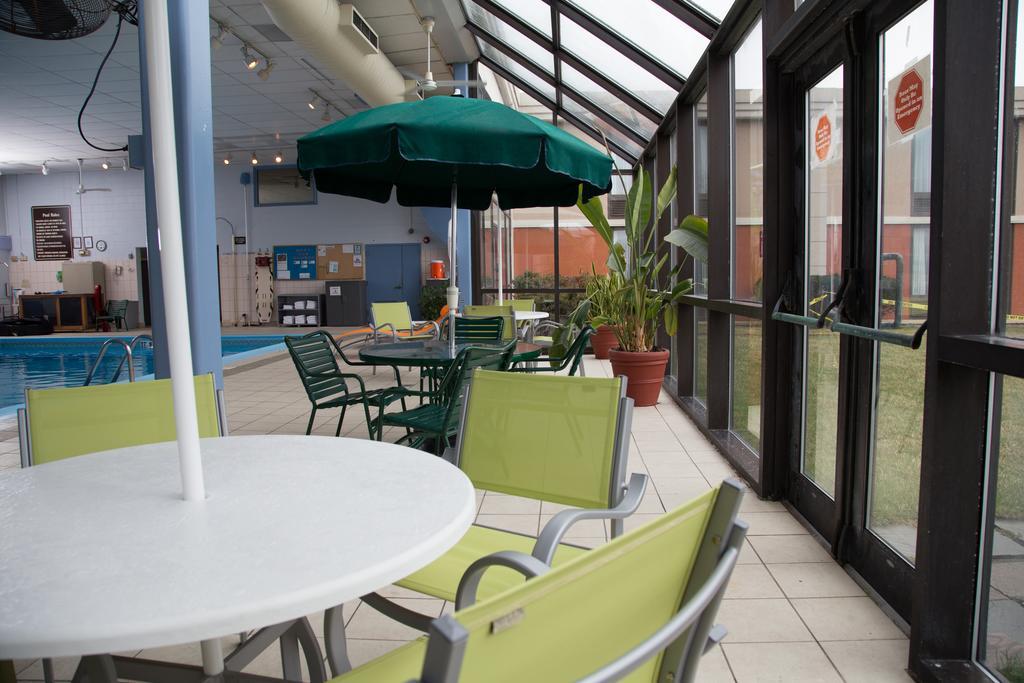 Ramada Plaza Rochester Airport المظهر الخارجي الصورة